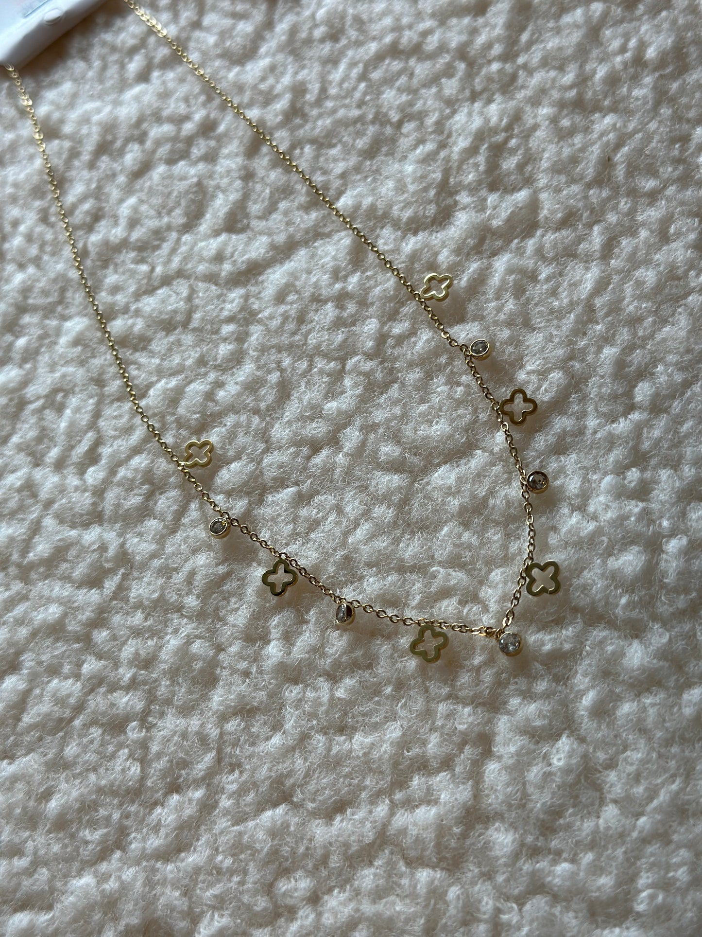 Ketting klavertjes diamantjes - goud